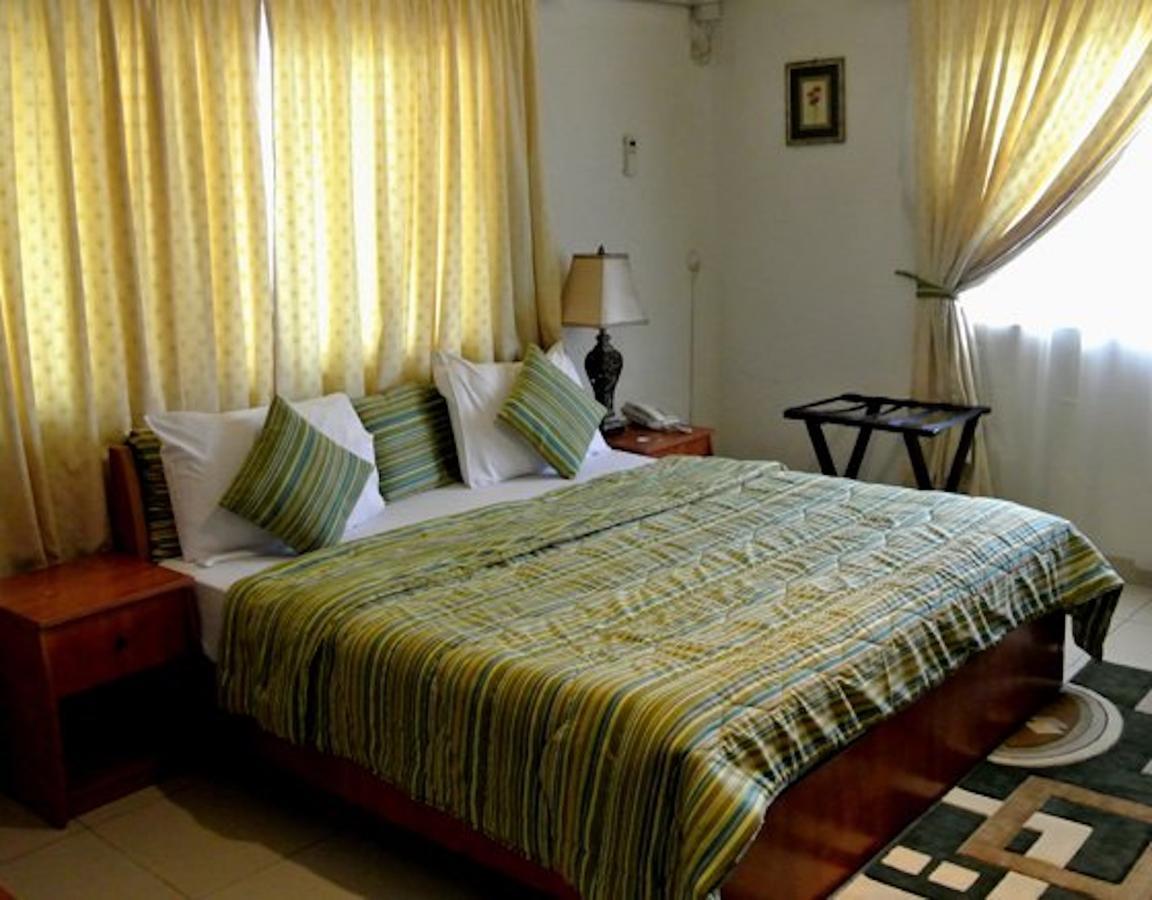 La Playa Suites Lagos Extérieur photo